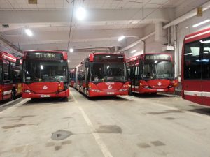 SL-bussar i väntan på dagens äventyr